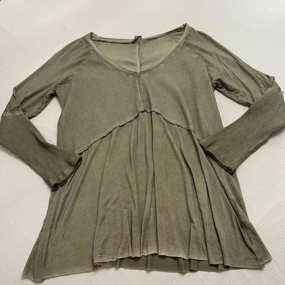 POL Mineral Wash Moss Green Rib Textured Long Sleeve V Neck Top Shirt Sz Medium